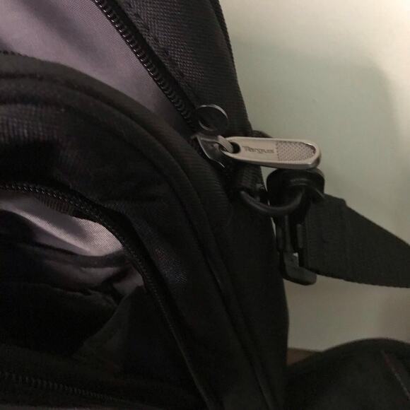 Targus Laptop Bag Black 16" Briefcase Messenger Bag Lockable & Pockets - Picture 6 of 8